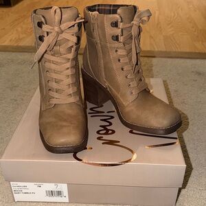 Crown Vintage Women's Tan Ankle Boots